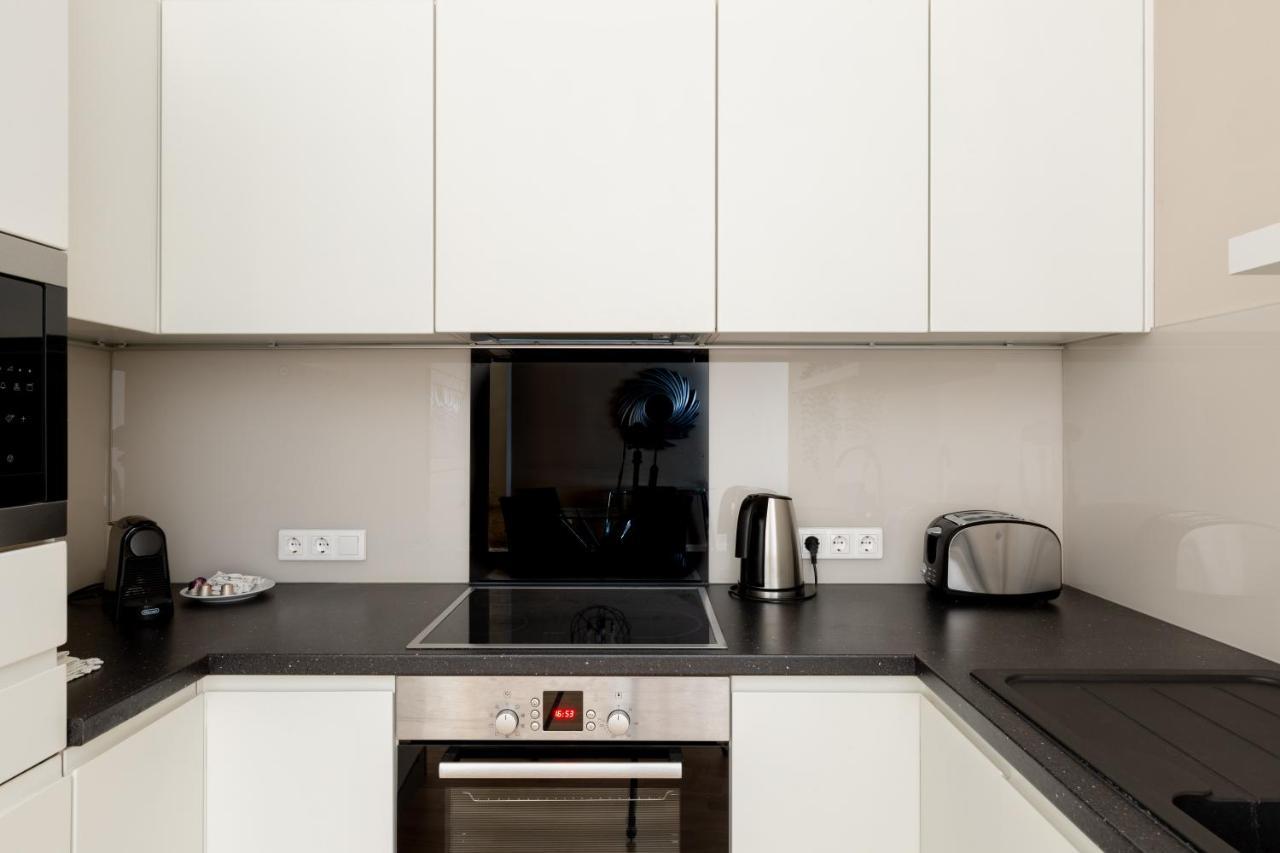 Lovely 2-Bedroom Apartment At The Vaci Street Budapest Exteriör bild