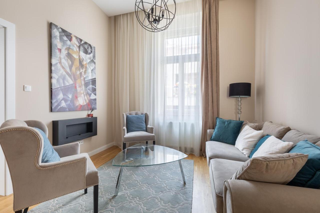 Lovely 2-Bedroom Apartment At The Vaci Street Budapest Exteriör bild